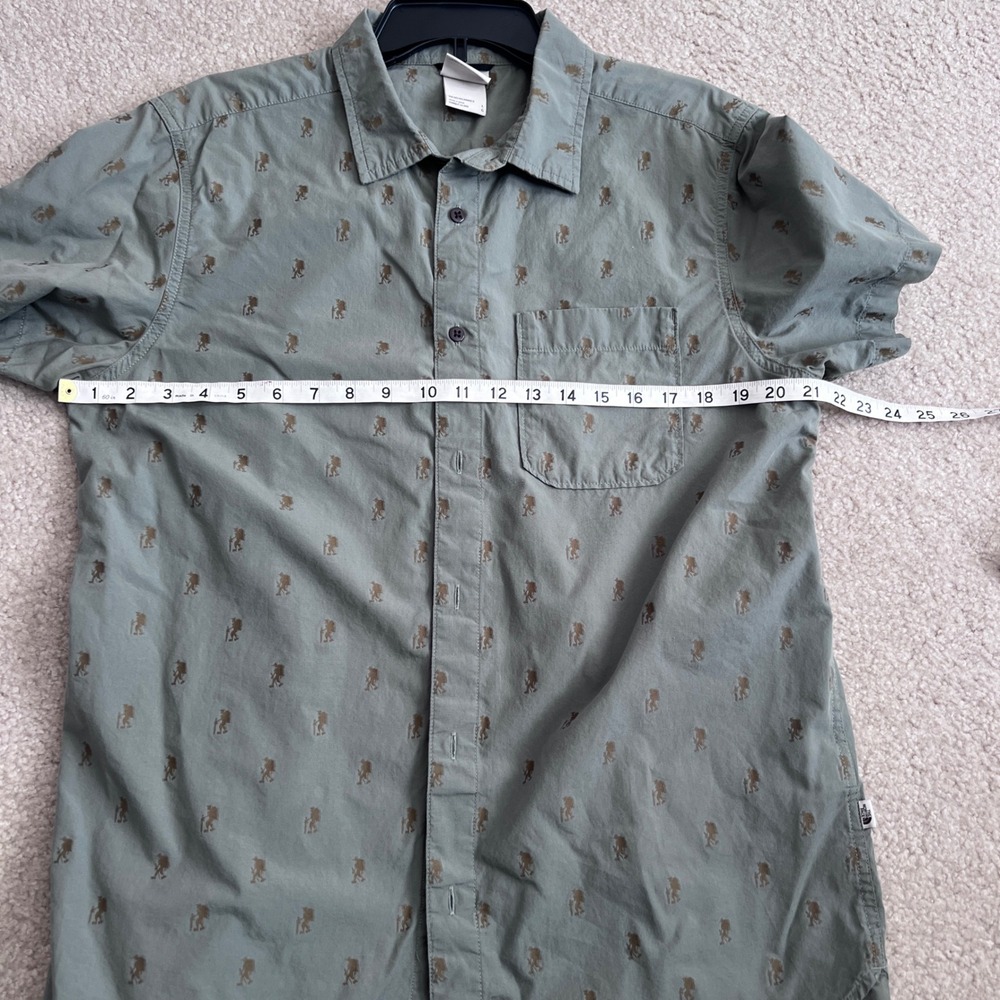The North Face Mens Short Sleeve Button Up Shirt Green Bigfoot Print Size Large - Picture 8 of 10